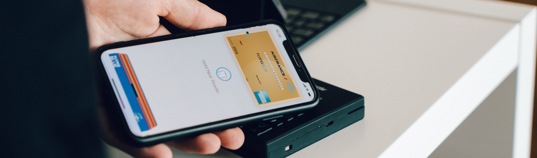 移動端采購商城解決方案-選買人員可隨時隨地通過手機在移動端內部商城自主選購，實時下單，相關采購信息通過工作流提醒對應人員，在手機上完成流程審批，貨物由供應商直接發送給最終需求用戶-pc-甄云科技